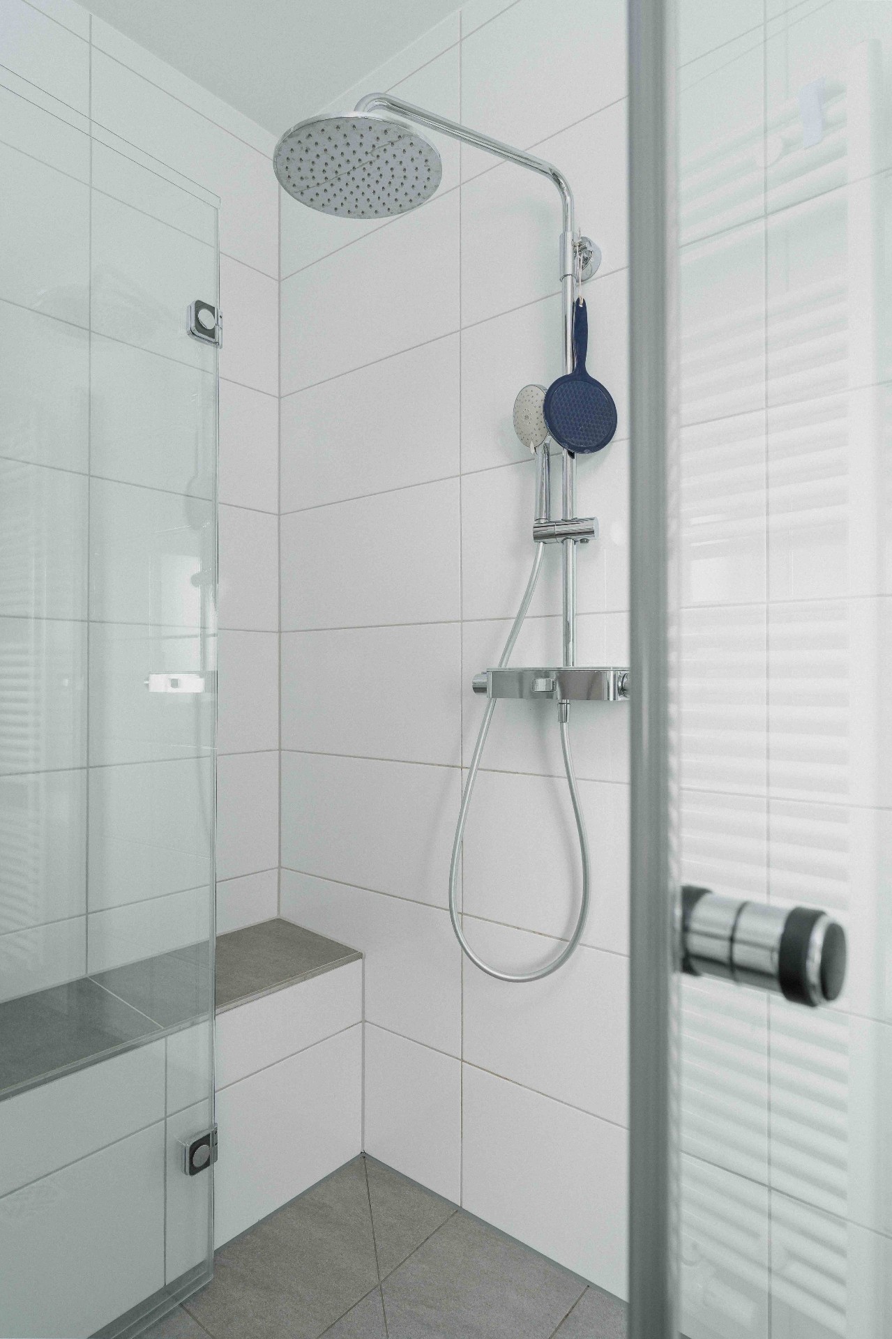 Modernes Badezimmer